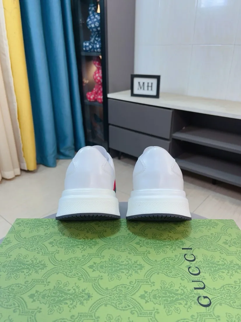Factory price 420🌹🌹GUCCI [Gucci] New high-end brand of men's shoes, the latest fashionable casual men's shoes, trendy and versatile, relaxed and sporty style, uppers imported from Italy, first-layer cowhide, genuine leather lining and ultra-fine workmanship. Original personalized fashionable rubber wear-resistant outsole, light and comfortable on the foot, size 38-44